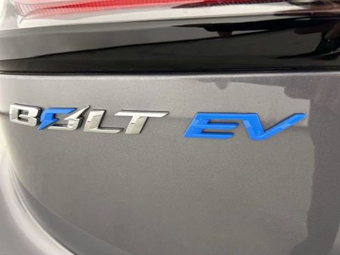 Used 2022 Chevrolet Bolt LT w/ Infotainment Package FWD image 31