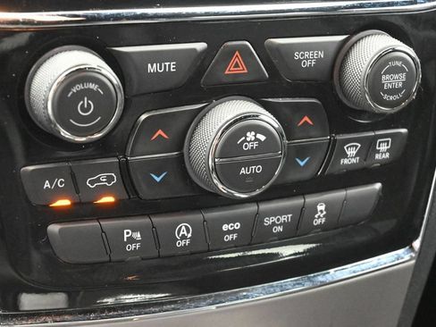 Used 2019 Jeep Grand Cherokee Altitude RWD image 4