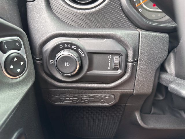Used 2025 Jeep Wrangler Unlimited Rubicon AWD/4WD image 34