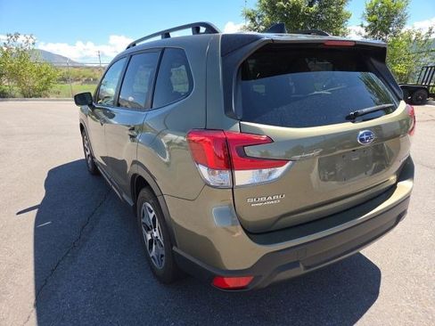Used 2024 Subaru Forester Premium AWD/4WD image 5