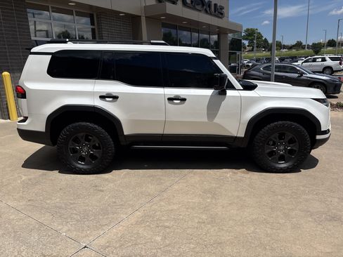 Used 2024 Lexus GX 550 AWD/4WD image 18