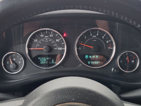 Used 2016 Jeep Wrangler Sahara w/ Connectivity Group AWD/4WD image 16