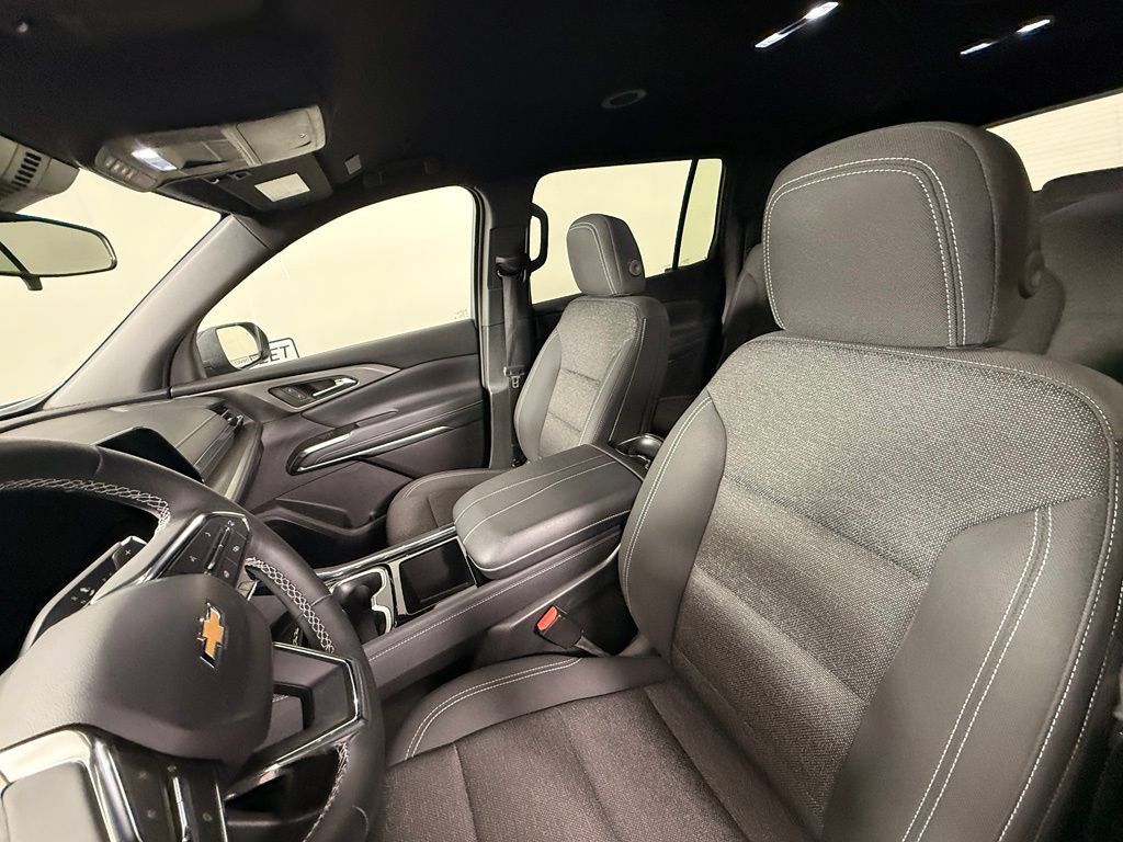 Used 2025 Chevrolet Traverse LT AWD/4WD image 43