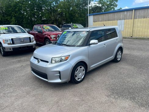 Used 2012 Scion xB FWD image 2