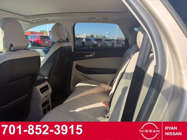 Used 2018 Ford Edge Titanium w/ Equipment Group 301A AWD/4WD image 6