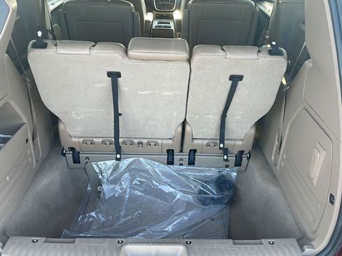 Used 2013 Chrysler Town & Country Touring-L w/ Driver Convenience Group FWD image 31