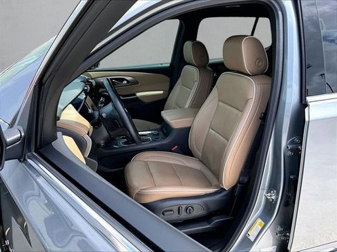 Used 2023 Chevrolet Traverse Premier FWD image 27