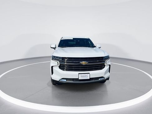 Used 2022 Chevrolet Suburban LT w/ LT Signature Package AWD/4WD image 3