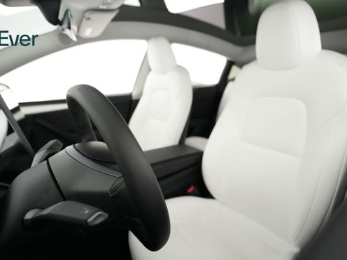 Used 2025 Tesla Model Y Long Range image 4