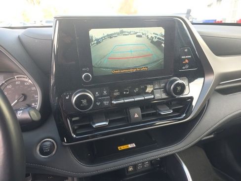 Used 2024 Toyota Highlander XLE image 20