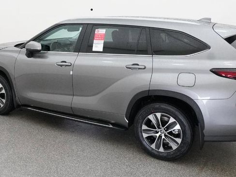 New 2026 Toyota Highlander XLE image 32