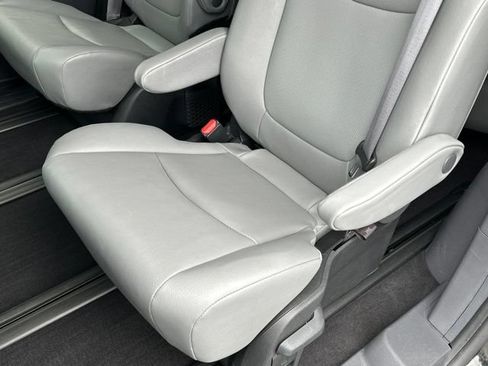 Used 2024 Toyota Sienna XLE w/ XLE Plus Package AWD/4WD image 37