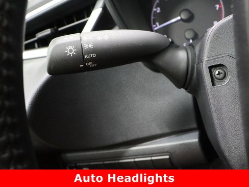 Used 2025 Toyota Corolla SE image 23