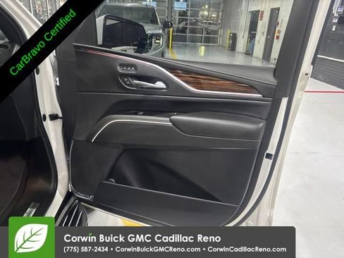 Used 2021 Cadillac Escalade Premium Luxury AWD/4WD image 38