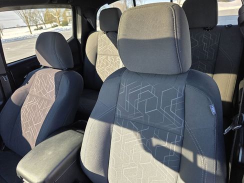 Used 2017 Toyota Tacoma TRD Off-Road image 12