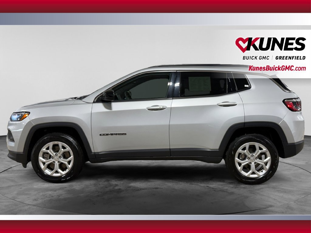 Used 2024 Jeep Compass Latitude AWD/4WD image 6
