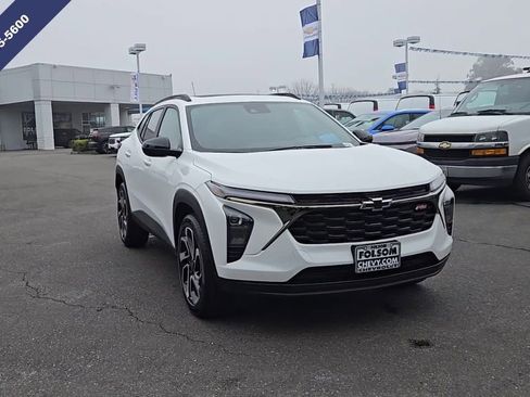 New 2026 Chevrolet Trax RS w/ Sunroof Package image 3