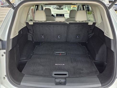 Used 2024 Nissan Rogue SL w/ SL Premium Package image 11