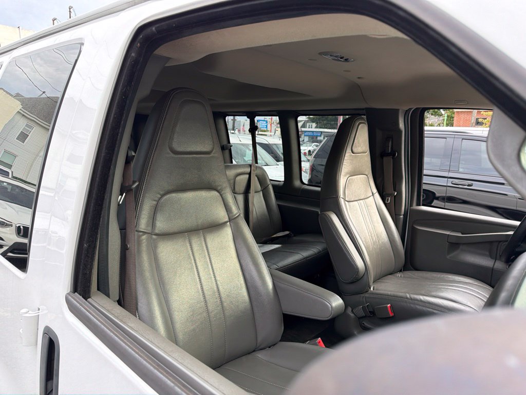 Used 2022 Chevrolet Express 2500 LS RWD image 9