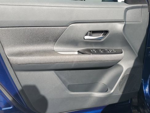 Used 2025 Nissan Kicks SV image 25