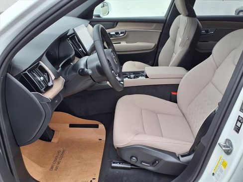 New 2026 Volvo XC90 B6 Plus w/ Protection Package Premier image 13