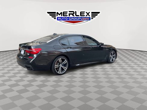 Used 2018 BMW 750i w/ Executive Package RWD image 8