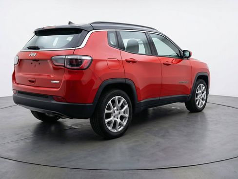 Used 2025 Jeep Compass Limited AWD/4WD image 9