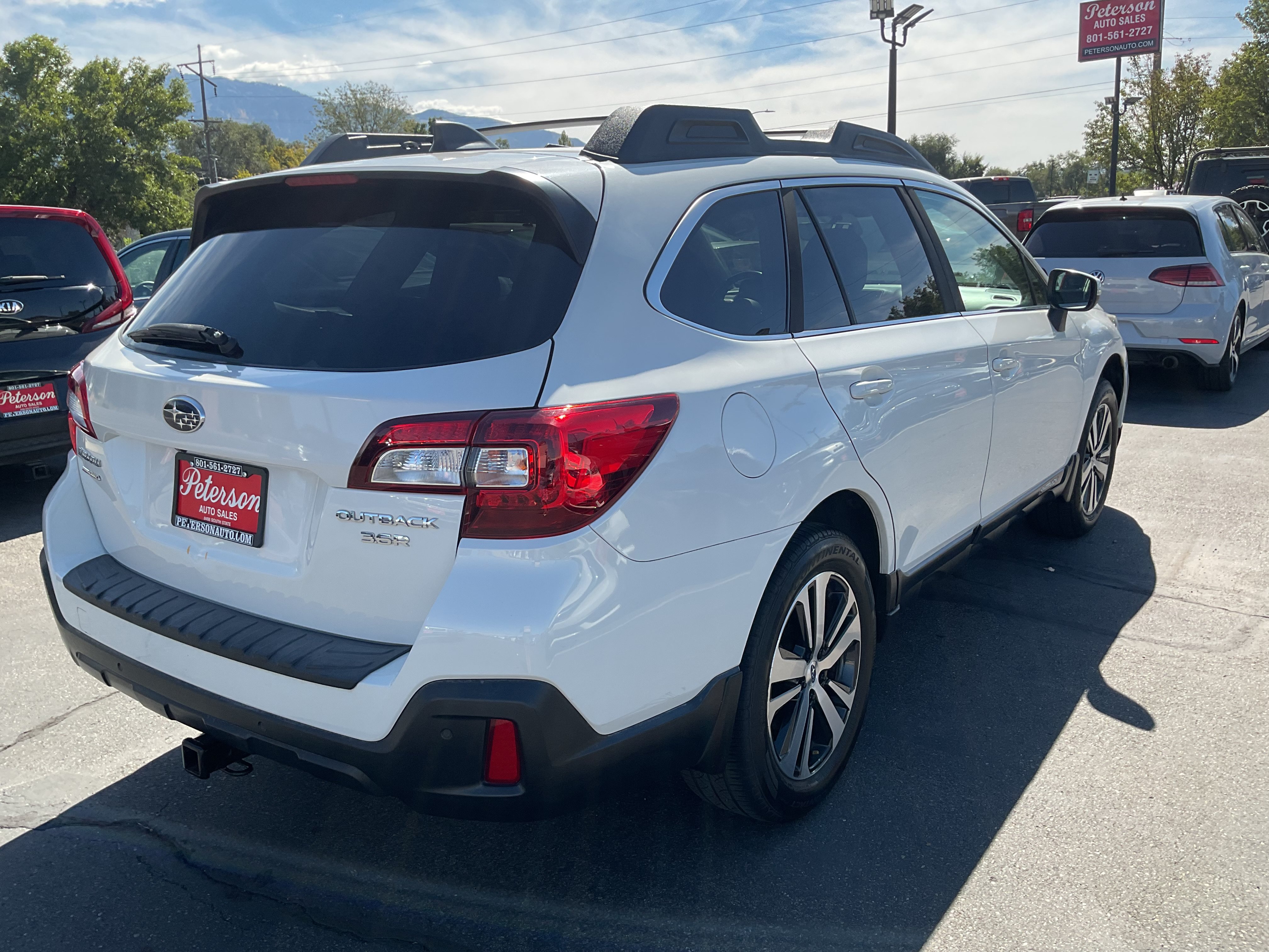 Used 2018 Subaru Outback 3.6R Limited AWD/4WD image 6