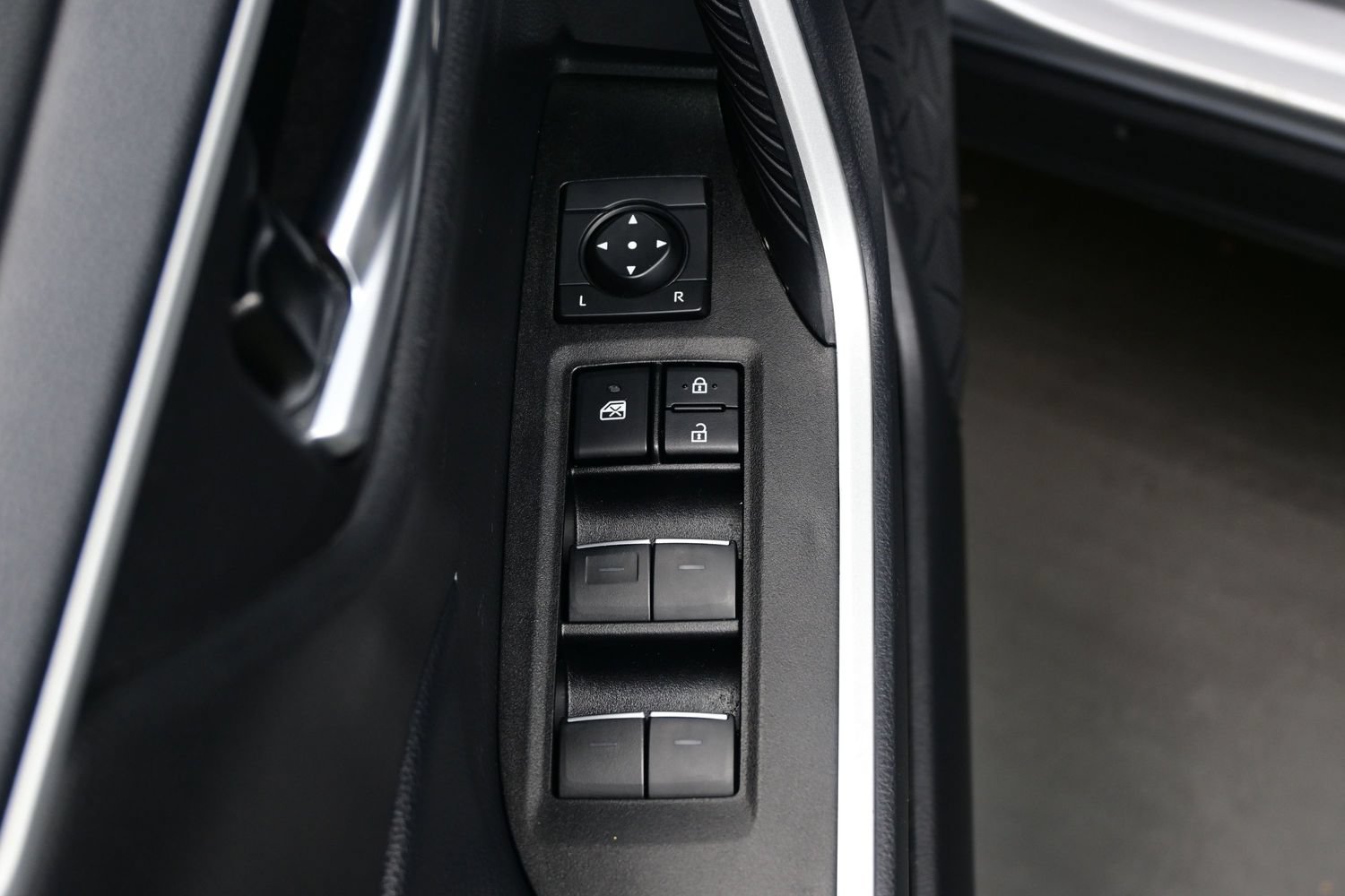 Used 2025 Toyota RAV4 XLE AWD/4WD image 10