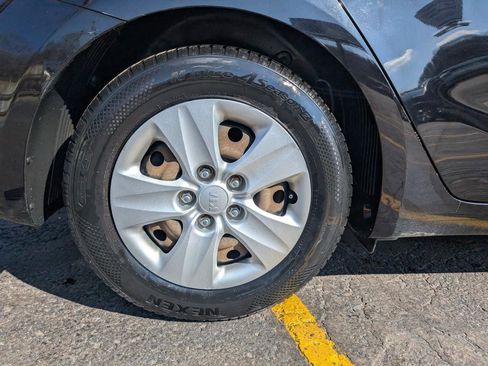 Used 2018 Kia Forte LX image 9