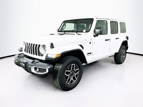 Used 2025 Jeep Wrangler Unlimited Sahara AWD/4WD image 3