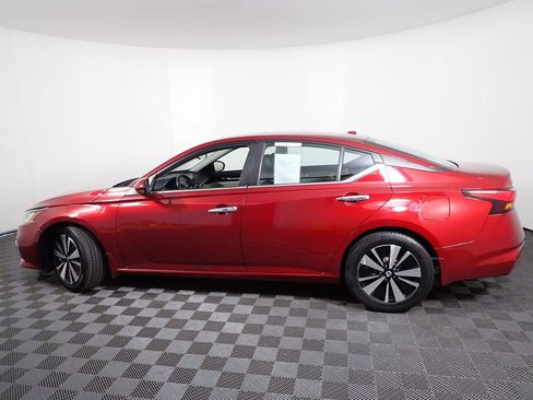 Used 2021 Nissan Altima 2.5 SV w/ SV Premium Package FWD image 14