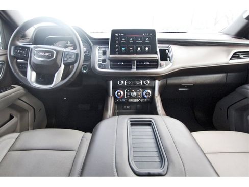 Used 2024 GMC Yukon SLT w/ SLT Premium Package image 11