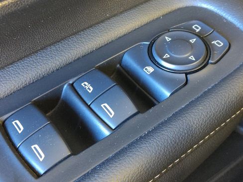 Used 2024 GMC Terrain SLE image 27