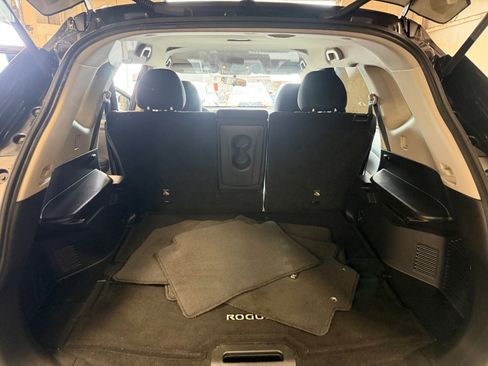 Used 2017 Nissan Rogue S w/ S Appearance Package AWD/4WD image 19