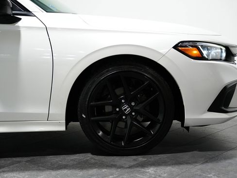 Used 2023 Honda Civic Sport image 3