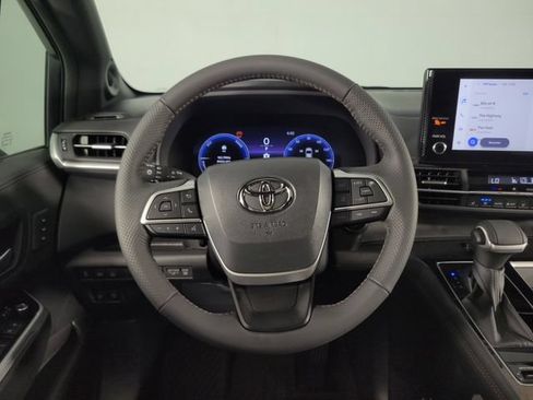 Used 2026 Toyota Sienna Limited FWD image 25