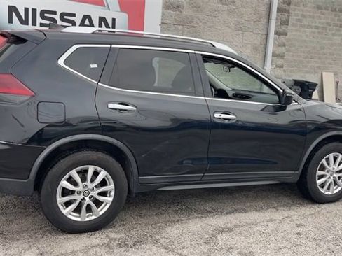 Used 2018 Nissan Rogue SV image 22