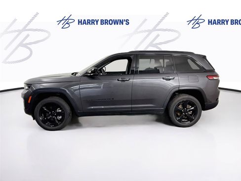 Used 2025 Jeep Grand Cherokee Limited w/ Black Appearance Package AWD/4WD image 6