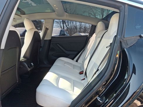 Used 2018 Tesla Model 3 Long Range image 10