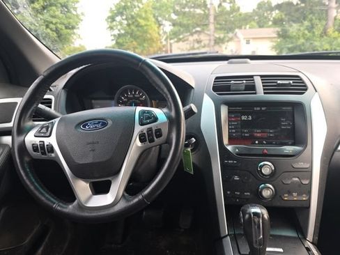 Used 2015 Ford Explorer XLT w/ Equipment Group 202B AWD/4WD image 14
