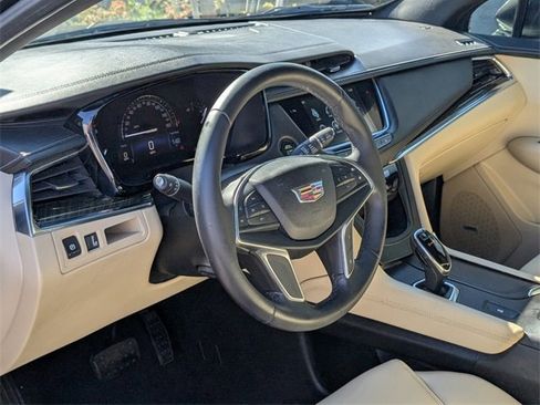 Used 2017 Cadillac XT5 FWD w/ LPO, Wheel Lock Package image 7