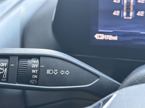 Used 2024 Chevrolet Equinox EV RS FWD image 27