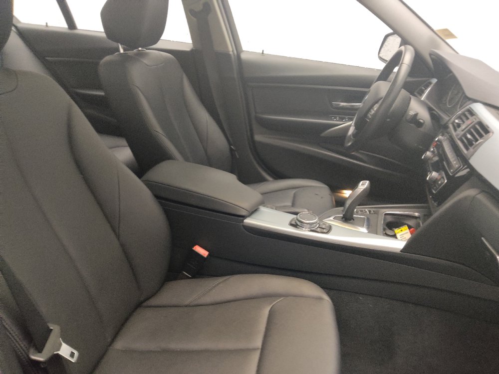 Used 2017 BMW 320i Sedan RWD image 21