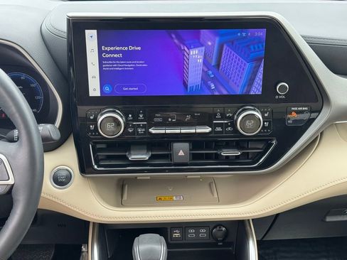 Used 2024 Toyota Highlander Limited image 21