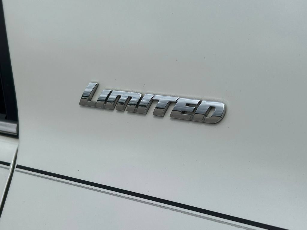 Used 2018 Toyota 4Runner Limited AWD/4WD image 15