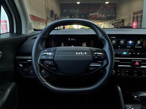 Used 2026 Kia Sportage LX FWD image 32