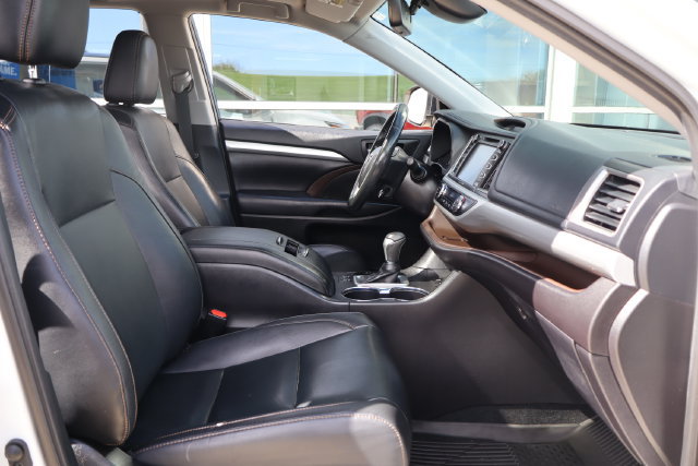 Used 2019 Toyota Highlander XLE AWD/4WD image 40