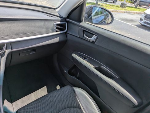 Used 2020 Kia Optima S FWD image 12