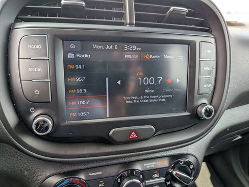 Used 2022 Kia Soul LX FWD image 23